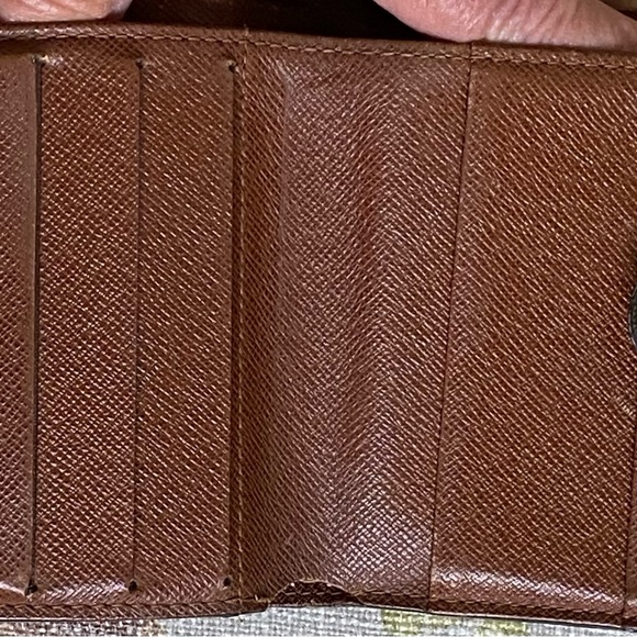 Louis Vuitton Leather Monogram Wallet EUC - Picture 5 of 10